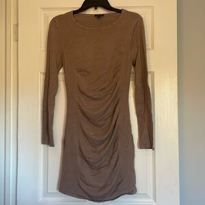 Express tan fitted dress med